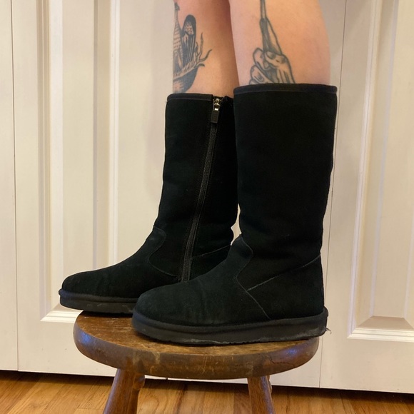 Black Zip up UGGs - Picture 8 of 9